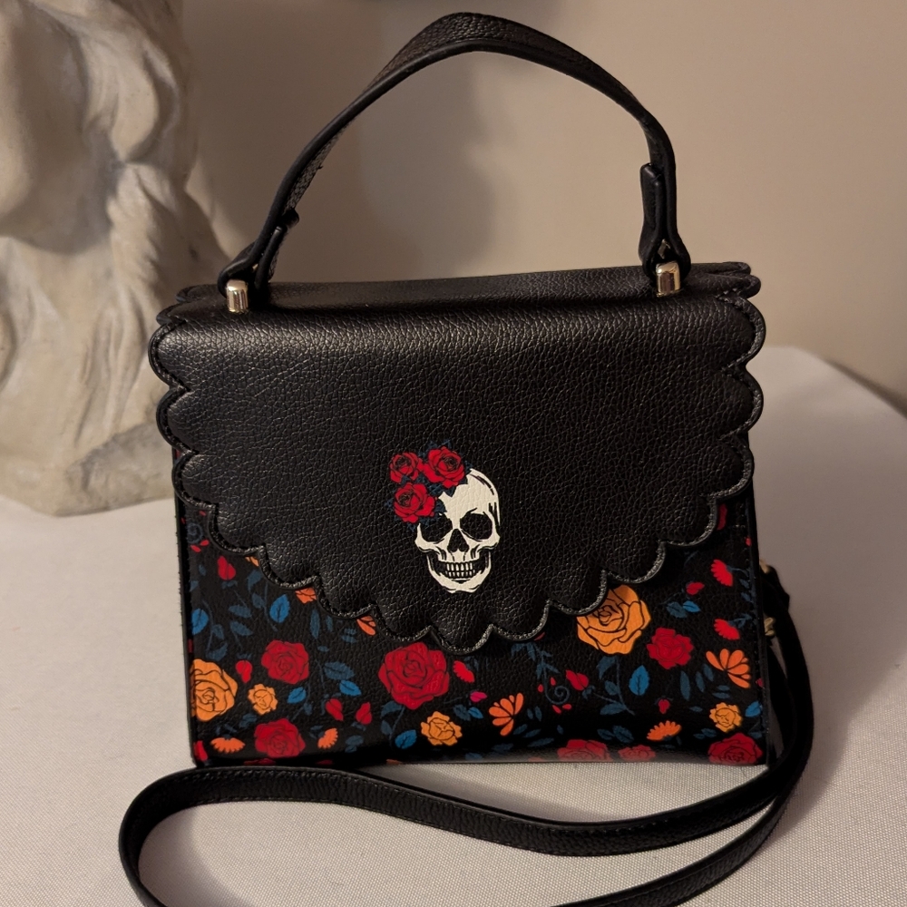 NWOT Floral Skull Design Black Handbag
